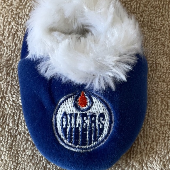 NHL Blue and White infant Edmonton oilers booties - Picture 3 of 6